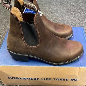 💝 Blundstone Brand New
WOMEN'S SERIES
HEELED BOOTS - ANTIQUE BROWN